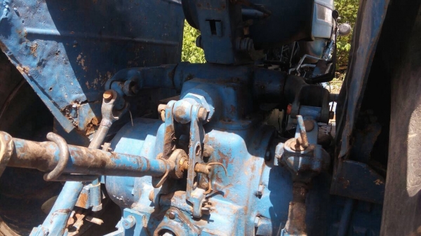 ขายรถไถฟอร์ด 5500 เครื่อง T5 สภาพสวย เอกสารเล่มทะเบียนครบ อุปกรณ์มีผานดันหน้า กับผาน 7