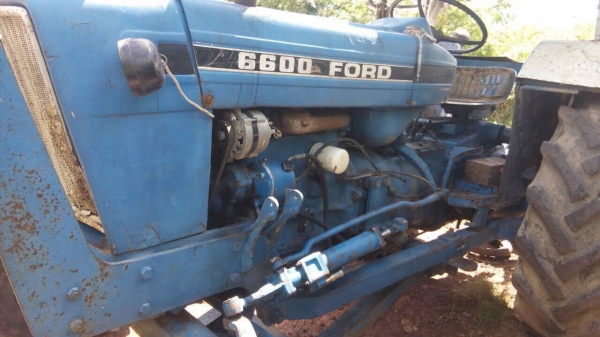 ขายรถไถฟอร์ด 5500 เครื่อง T5 สภาพสวย เอกสารเล่มทะเบียนครบ อุปกรณ์มีผานดันหน้า กับผาน 7