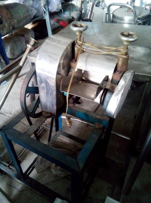 ขายเครื่องคั้นน้ำอ้อยพร้อมอเตอร์ มือสองพร้อมใช้