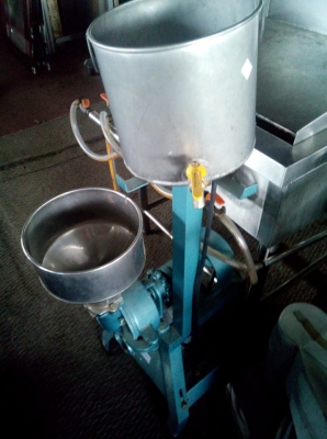 ขายเครื่องทำน้ำเต้าหุ้มือสองสภาพสวย