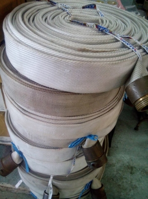 ขายด่วนสายดับเพลิงมีหัวต่อ 10 เส้นสุดท้าย ราคาพิเศษ 1.5 นิ้ว ยาว 30 เมตร