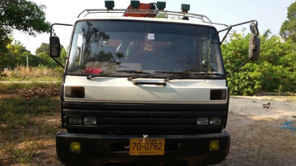 สิบล้อเฮี๊ยบ 6 ตัน