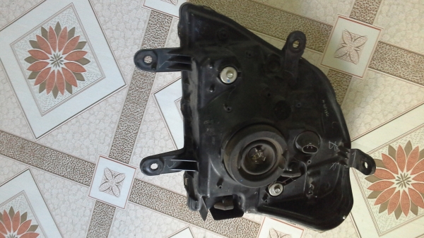 ไฟหน้าอีชูชุดีแมกช์ถอดพร้อมหลอดไฟขั้วไฟสวยๆครับ