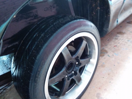 ขายล้อแม็ก 17 กว้าง 8 นิ้ว ขายพร้อมยางHANKOOK ล้อหน้าซ่อม 1 วง ใช้งานปกติ ทุกวัน