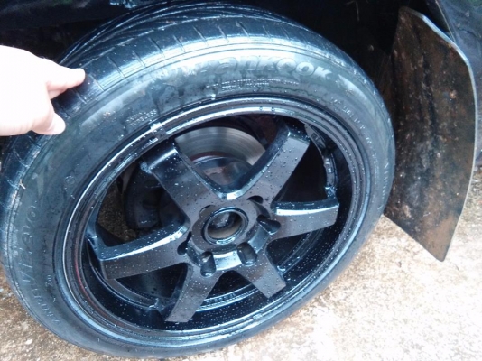 ขายล้อแม็ก 17 กว้าง 8 นิ้ว ขายพร้อมยางHANKOOK ล้อหน้าซ่อม 1 วง ใช้งานปกติ ทุกวัน