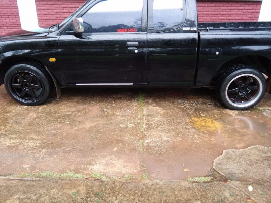 ขายล้อแม็ก 17 กว้าง 8 นิ้ว ขายพร้อมยางHANKOOK ล้อหน้าซ่อม 1 วง ใช้งานปกติ ทุกวัน