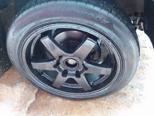 ขายล้อแม็ก 17 กว้าง 8 นิ้ว ขายพร้อมยางHANKOOK ล้อหน้าซ่อม 1 วง ใช้งานปกติ ทุกวัน