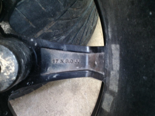 ขายล้อแม็ก 17 กว้าง 8 นิ้ว ขายพร้อมยางHANKOOK ล้อหน้าซ่อม 1 วง ใช้งานปกติ ทุกวัน