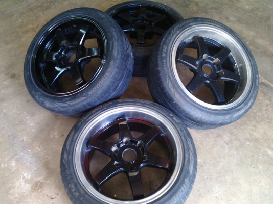 ขายล้อแม็ก 17 กว้าง 8 นิ้ว ขายพร้อมยางHANKOOK ล้อหน้าซ่อม 1 วง ใช้งานปกติ ทุกวัน