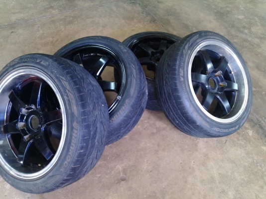 ขายล้อแม็ก 17 กว้าง 8 นิ้ว ขายพร้อมยางHANKOOK ล้อหน้าซ่อม 1 วง ใช้งานปกติ ทุกวัน