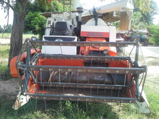 ขายรถเกี่ยวข้าว DC-68G มีอุปกรณ์ เกี่ยวข้าว เกี่ยวถั่ว เกี่ยวข้าวโพด 3ชิ้นคับ