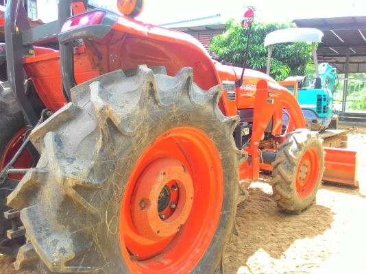 ขายรถไถ KUBOTA L4708 พร้อมดันหน้าคานบน ผานพรวน 6จาน รถปี 54
