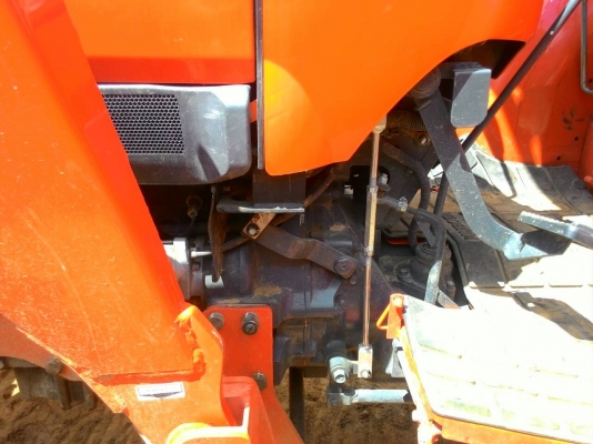 ขายรถไถ KUBOTA L4708 พร้อมดันหน้าคานบน ผานพรวน 6จาน รถปี 54