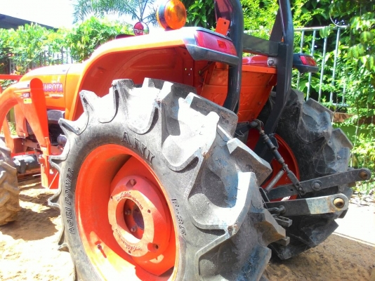 ขายรถไถ KUBOTA L4708 พร้อมดันหน้าคานบน ผานพรวน 6จาน รถปี 54