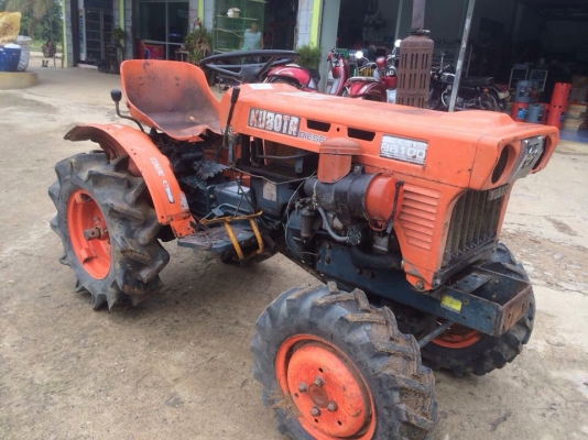 ขาย แทรกเตอร์ KUBOTA B6100 4&times;4 เครื่อง3สูบ ล้อกว้าง 95 ซ.ม