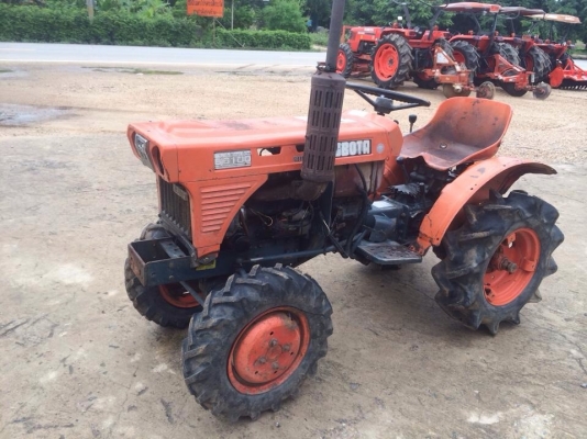 ขาย แทรกเตอร์ KUBOTA B6100 4&times;4 เครื่อง3สูบ ล้อกว้าง 95 ซ.ม