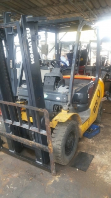 รถยกโฟร์คลิฟท์ยี่ห้อKOMATSU 2 ตัน รุ่นใหม่
