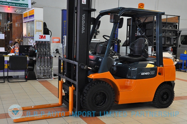 ขายรถโฟล์คลิฟท์มือสอง TOYOTA รุ่น 7FD25 ราคา xxx,xxx บาท นำเข้าจากประเทศญี่ปุ่น 100\% ไม่เคยใช้งานในไทย