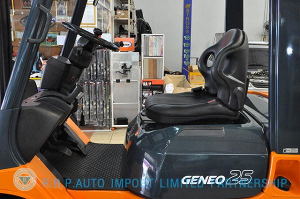 ขายรถโฟล์คลิฟท์มือสอง TOYOTA รุ่น 7FD25 ราคา xxx,xxx บาท นำเข้าจากประเทศญี่ปุ่น 100\% ไม่เคยใช้งานในไทย