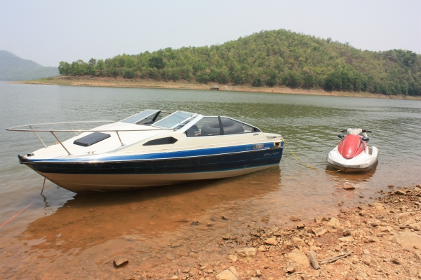 เรือเร็ว 19f