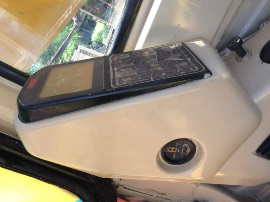 ขาย CAT 320 V2 ทะเบียนพร้อม มีไลน์หัวกระแทก ราคา 950000 บาท ขาย CAT 320 V2 ทะเบียนพร้อม มีไลน์หัวกระแทก ราคา 950000 บาท