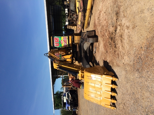 ขาย CAT 320 V2 ทะเบียนพร้อม มีไลน์หัวกระแทก ราคา 950000 บาท ขาย CAT 320 V2 ทะเบียนพร้อม มีไลน์หัวกระแทก ราคา 950000 บาท