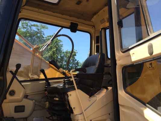 ขาย CAT 320 V2 ทะเบียนพร้อม มีไลน์หัวกระแทก ราคา 950000 บาท ขาย CAT 320 V2 ทะเบียนพร้อม มีไลน์หัวกระแทก ราคา 950000 บาท