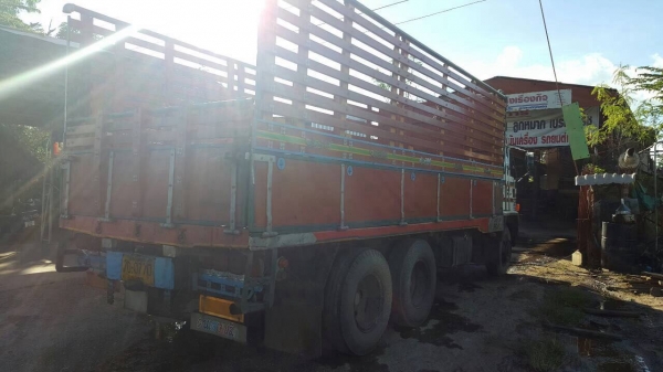 ขายรถล่อง เพลาเดียว ISUZU ROCKY 175 เปลี่ยนช่วงล่างใหญ่แล้ว เครื่อง 6BG1 175 แรงม้า คัสซีสวย เบรคลมดัน พวงมาลัยพาวเวอร์ ทะเบียนพร้อมโอนครับ