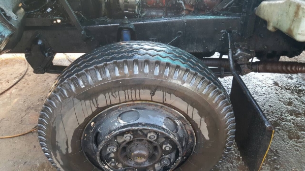 ขายรถล่อง เพลาเดียว ISUZU ROCKY 175 เปลี่ยนช่วงล่างใหญ่แล้ว เครื่อง 6BG1 175 แรงม้า คัสซีสวย เบรคลมดัน พวงมาลัยพาวเวอร์ ทะเบียนพร้อมโอนครับ