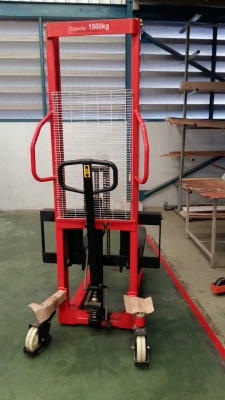 รถยกสูง ขนาด 1.5 ตัน รถยกสูง ขนาด 1.5 ตัน