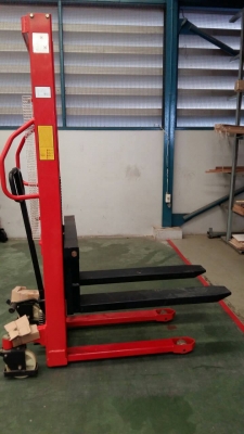 รถยกสูง ขนาด 1.5 ตัน รถยกสูง ขนาด 1.5 ตัน