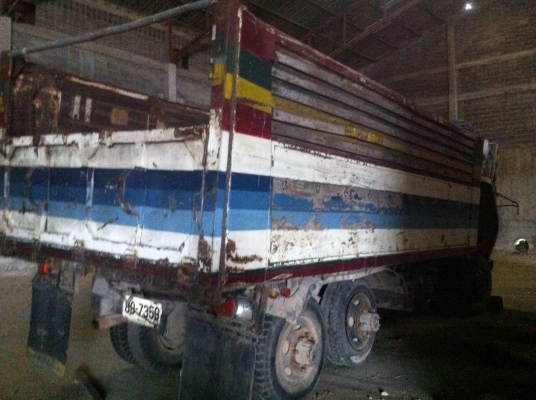 ขายรถบรรทุก 10 ล้อดัมพ์เพลาเดียว ISUZU JCM เครื่อง 175 แรงม้า ราคา 300000