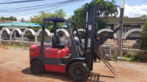 ขาย ฟอร์คลิฟต์ (Forklift) 3 ตัน มือสองจากนอก ผลิตปี12 ส่งฟรี