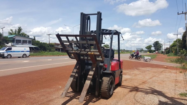 ขาย ฟอร์คลิฟต์ (Forklift) 3 ตัน มือสองจากนอก ผลิตปี12 ส่งฟรี