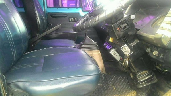 ขายรถ10ล้อ1เพลา ร็อกกี้175แรง เครื่องดีแคชซีสวย ยางดี ภายในสวย แอร์เย็น สภาพพร้อมใช้งาน เอกสารพร้อมโอน สนใจโทร 090-8588220คุณนะ 093-3258446คุณบิว หรือเข้าดูสินค้าอื่นๆได้ที่ www.truck.in.th/498 หรือเพจFacebook ณรงค์ ซื้อขายรถมือสอง (เว็บไซต์ส่วนตัว) หรือF