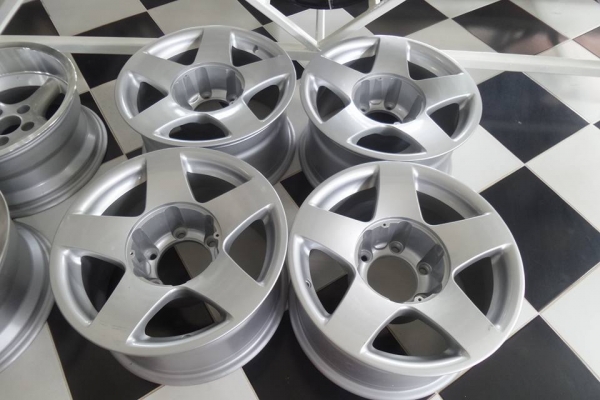 BOSS 4X4  15X8 ET-15  ชุดละ8500บาท 081-7570077