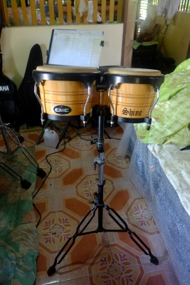 ขออณุญาติพี่เสือประกาศขายด่วนเครื่องดนตรีทั้งวงครบมีกลองชุด เบส กีตาร์2ตัว คีบอร์ด แซกโซโฟน ปังโก้ แทมลีน เอฟเฟคกีตาร์ เอฟเฟคกลอง ไมค์กลอง1ชุด