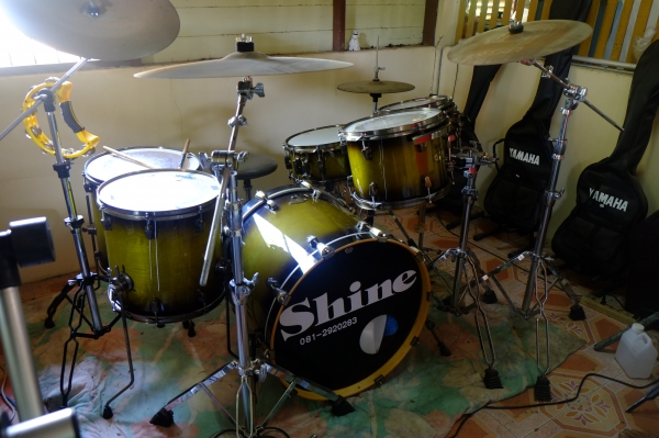 ขออณุญาติพี่เสือประกาศขายด่วนเครื่องดนตรีทั้งวงครบมีกลองชุด เบส กีตาร์2ตัว คีบอร์ด แซกโซโฟน ปังโก้ แทมลีน เอฟเฟคกีตาร์ เอฟเฟคกลอง ไมค์กลอง1ชุด