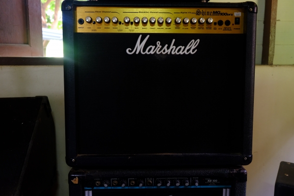 ขออณุญาติพี่เสือประกาศขายด่วนเครื่องดนตรีทั้งวงครบมีกลองชุด เบส กีตาร์2ตัว คีบอร์ด แซกโซโฟน ปังโก้ แทมลีน เอฟเฟคกีตาร์ เอฟเฟคกลอง ไมค์กลอง1ชุด