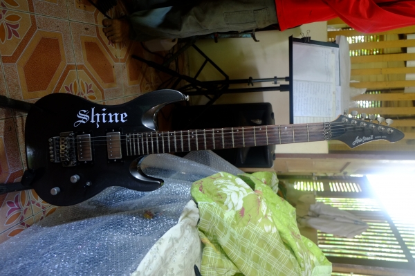 ขออณุญาติพี่เสือประกาศขายด่วนเครื่องดนตรีทั้งวงครบมีกลองชุด เบส กีตาร์2ตัว คีบอร์ด แซกโซโฟน ปังโก้ แทมลีน เอฟเฟคกีตาร์ เอฟเฟคกลอง ไมค์กลอง1ชุด