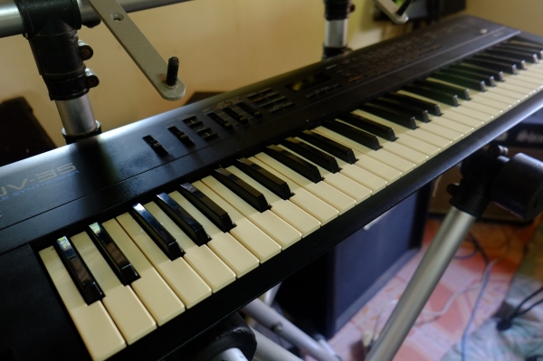 ขออณุญาติพี่เสือประกาศขายด่วนเครื่องดนตรีทั้งวงครบมีกลองชุด เบส กีตาร์2ตัว คีบอร์ด แซกโซโฟน ปังโก้ แทมลีน เอฟเฟคกีตาร์ เอฟเฟคกลอง ไมค์กลอง1ชุด