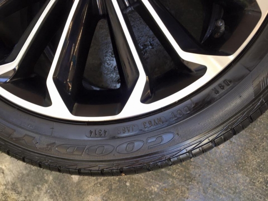 ล้อ toyota New altis พร้อมยาง 215/45/ขอบ17 5รู100