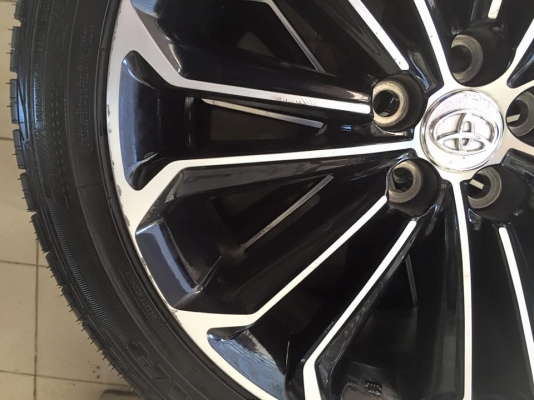 ล้อ toyota New altis พร้อมยาง 215/45/ขอบ17 5รู100