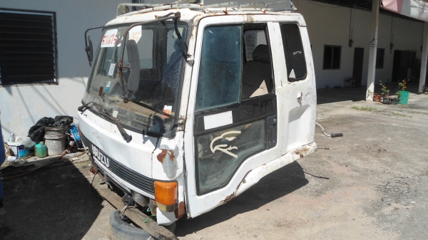 หัวตามสภาพ อีซซุ ล๊อกกี้ อุปกรณ์ครบๆ พื้นผุ ตรงวางเท้า2 ข้าง ค านดี หัวตามสภาพ อีซซุ ล๊อกกี้ อุปกรณ์ครบๆ พื้นผุ ตรงวางเท้า2 ข้าง ค านดี