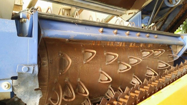 นำเข้าจากญี่ปุ่น รถเกี่ยวข้าวพร้อมนวดข้าวในตัว แบบนั่งขับ เก่าญี่ปุ่น ISEKI  รุ่น FRONTIER 6 Super สภาพสวย