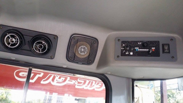 นำเข้าจากญี่ปุ่น รถเกี่ยวข้าวพร้อมนวดข้าวในตัว แบบนั่งขับ เก่าญี่ปุ่น ISEKI  รุ่น FRONTIER 6 Super สภาพสวย