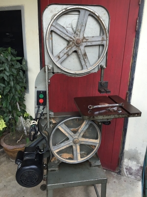 เครื่องเลื่อยสายพาน