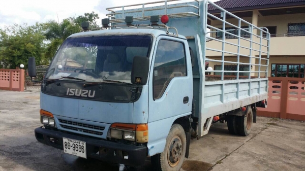 ขายครับ 6 ล้อ ISUZU _120 แรงยาว 5 เมตร พร้อมใช้ครับ