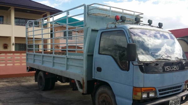 ขายครับ 6 ล้อ ISUZU _120 แรงยาว 5 เมตร พร้อมใช้ครับ