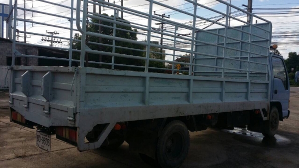 ขายครับ 6 ล้อ ISUZU _120 แรงยาว 5 เมตร พร้อมใช้ครับ